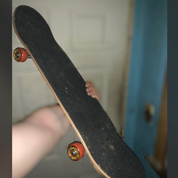 Complete Santa Cruz board 8.5 - Picture 2 of 2